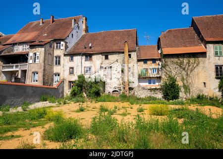 Malerische Wohngebäude in Fénétrange. Fénétrange ist eine Gemeinde im Département Moselle in Grand Est im Nordosten Frankreichs. Stockfoto