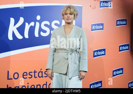 Madrid, Spanien. 23.. Juni 2022. Tania Llasera besucht die Fotozelle „Krissia“ auf dem Ephimera-Platz in Madrid. Kredit: SOPA Images Limited/Alamy Live Nachrichten Stockfoto