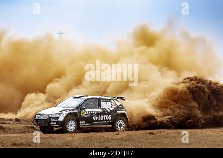 20 KAJETANOWICZ Kajetan (pol), SZCZEPANIAK Maciej (pol), Skoda Fabia Evo, Aktion während der Safari-Rallye Kenia 2022, 6. Runde der WRC World Rally Car Championship 2022, vom 23. Bis 26. Juni 2022 in Nairobi, Kenia - Foto: Nikos Katikis/DPPI/LiveMedia Stockfoto