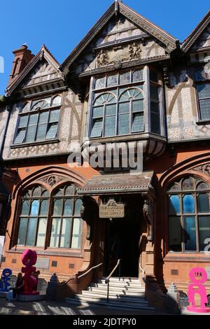 Beaney House of Art and Knowledge Royal Museum and Free Library High Street Canterbury Kent England Großbritannien Stockfoto