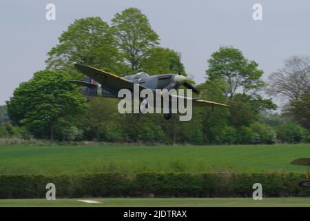 Shuttleworth Collection, Supermarine Spitfire Vc, AR501, G-AWII, Landung bei Old Warden, Biggleswade, Bedfordshire, England, Stockfoto