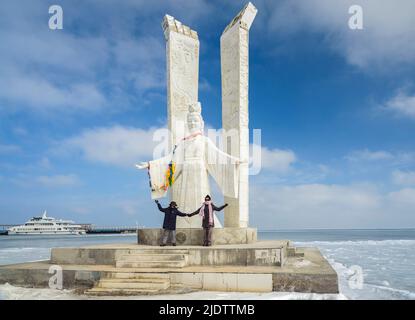Wintergefrorene Landschaft des Qinghai-Sees, Chinas größter Salzwassersee im Landesinneren, in der nordwestlichen Provinz Qinghai. Stockfoto