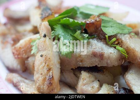 Schweinebraten auf dem Tisch Stockfoto