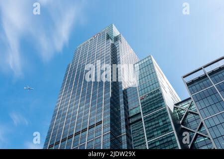 London, Großbritannien - 13. Mai 2022: Der Hauptsitz der Citibank, im Volksmund auch als Citi Centre oder 25 Canada Square bekannt, befindet sich in Canary Wharf, dem aufstrebenden Londoner Stadtteil Stockfoto