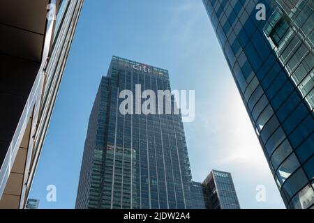 London, Großbritannien - 13. Mai 2022: Der Hauptsitz der Citibank, im Volksmund auch als Citi Centre oder 25 Canada Square bekannt, befindet sich in Canary Wharf, dem aufstrebenden Londoner Stadtteil Stockfoto