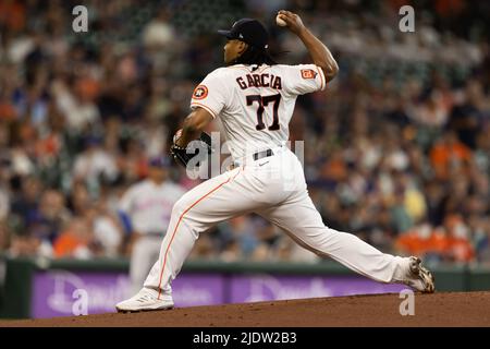 Houston Astros startet Pitcher Luis Garcia (77) startet gegen die New Yorker Mets. Die Astros besiegen die Mets 5-3, Mittwoch, 22. Juni 2022, in Houst Stockfoto