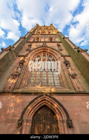 Coventry, Großbritannien. 21. Juni 2022. Blick auf den Glockenturm der Coventry Cathedral in England Stockfoto