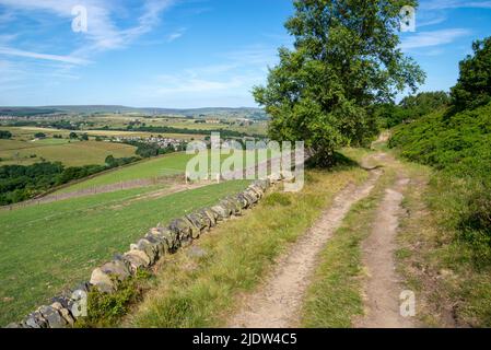 Wunderschöne Landschaft in Yorkshire rund um Hepworth und Holmfirth an einem sonnigen Sommertag. Bereich für die Dreharbeiten zur fernsehserie „Last of the Summer Wine“ Stockfoto