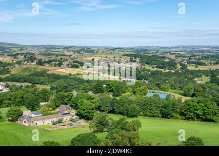 Wunderschöne Landschaft in Yorkshire rund um Hepworth und Holmfirth an einem sonnigen Sommertag. Bereich für die Dreharbeiten zur fernsehserie „Last of the Summer Wine“ Stockfoto