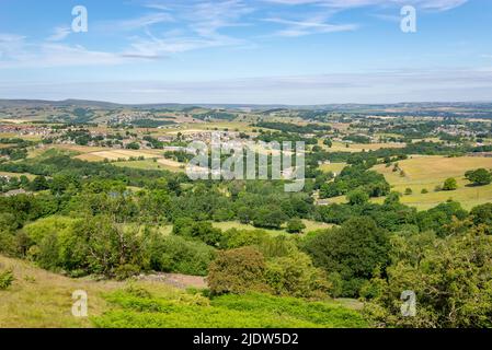 Wunderschöne Landschaft in Yorkshire rund um Hepworth und Holmfirth an einem sonnigen Sommertag. Bereich für die Dreharbeiten zur fernsehserie „Last of the Summer Wine“ Stockfoto