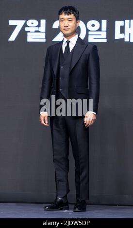 Seoul, Südkorea. 23.. Juni 2022. Schauspieler Jo Woo-jin posiert während einer Pressekonferenz zum Film 'Alienoid' in Seoul, Südkorea, am 23. Juni 2022 für Fotos. Der Film wird am 20. Juli in Südkorea erscheinen. (Foto von Lee Young-ho/Sipa USA) Quelle: SIPA USA/Alamy Live News Stockfoto