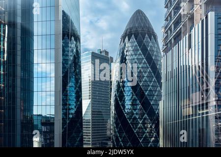 London, Großbritannien - 12. Mai 2022: Die City of London ist aufgrund der weltweiten Konzentration großer Unternehmen einer der wichtigsten Bürobereiche der Welt Stockfoto