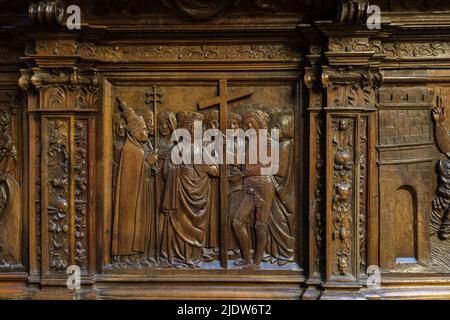 Spanien, Burgos. Kathedrale von Santa Maria, ein Weltkulturerbe. Schnitzereien auf den Chorständen. Stockfoto