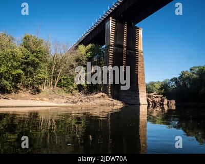 CSX Train überquert die Monocacy River Railroad Bridge Stockfoto