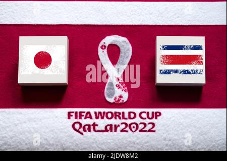 DOHA, KATAR, 3. JULI: Gruppe E: Japan gegen Costa Rica, Ahme FIFA WM in Katar 2022, Fußballspiel mit Nationalflaggen, Banner mit Bearbeitungsfläche. Soc Stockfoto