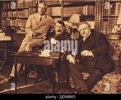 1931, Yale, USA: Der englische triller-Schriftsteller Gilbert Keith CHESTERTON ( 1874 - 1936 ), rechts auf der Couch, Schöpfer des Priester-Detektivs Pater Brown, in der Bibliothek der Yale University mit Freunden - SCRITTORE - LETTERATURA GIALLA - LETTERATO - LITERATUR - Padre Brown ---- Archivio GBB Stockfoto