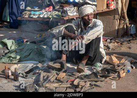 Schuhmacher auf der Straße von Shahpura, Madhya Pradesh, Indien. Stockfoto