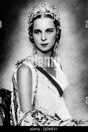 1930 ca. , Roma , Italien : die belgische Prinzessin Marie José von BELGIEN ( 1906 - 2001 ) , zukünftige letzte Königin von Italien , heiratete im Jahr 1930 mit dem italienischen Prinz von Piemonte UMBERTO II di SAVOIA ( 1904 - 1983 ) . Auf diesem Foto mit der von Umberto selbst entworfenen Tiara. Porträt von Ghitta Carell , Roma - Haus BRABANT - BRABANTE - Lizenzgebühr - nobili italiani - nobiltà - principessa reale - ITALIA - BELGIO - Maria José - ritratto - collana - Halskette - perla - Perle - perle - Juwel - Juwelen - Schmuck - gioiello - gioielli - bijoux - Corona - Krone - orecchino - orecchini - Stockfoto