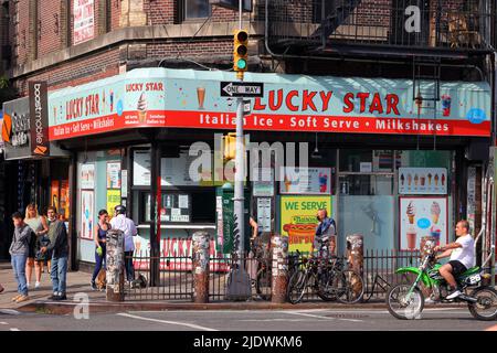 Lucky Star, 166 Delancey St, New York, NYC Schaufensterfoto einer Eisdiele im Viertel Lower East Side in Manhattan. Stockfoto