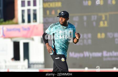 Hove UK 23. June 2022 - Surrey Kapitän Chris Jordan beim Vitality Blast Spiel T20 zwischen Sussex Sharks und Surrey im Central County Ground Hove 1.. : Credit Simon Dack / Alamy Live News Stockfoto