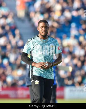 Hove UK 23. June 2022 - Surrey Kapitän Chris Jordan beim Vitality Blast Spiel T20 zwischen Sussex Sharks und Surrey im Central County Ground Hove 1.. : Credit Simon Dack / Alamy Live News Stockfoto