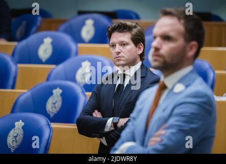 2022-06-23 21:24:43 DEN HAAG - Thom van Campen (VVD) und Derk Boswijk (CDA), während einer Debatte über die Stickstoffpolitik. Die Landwirte haben kürzlich gegen die Pläne des Kabinetts protestiert, weil sie für die Landwirtschaft besonders drastisch sind. ANP BART MAAT niederlande Out - belgien Out Stockfoto