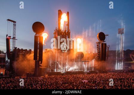 Aarhus, Dänemark. 22.. Juni 2022. Die deutsche Industrial Metal Band Rammstein spielt ein Live-Konzert im Ceres Park in Aarhus. (Foto: Gonzales Photo/Alamy Live News Stockfoto