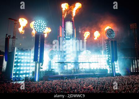 Aarhus, Dänemark. 22.. Juni 2022. Die deutsche Industrial Metal Band Rammstein spielt ein Live-Konzert im Ceres Park in Aarhus. (Foto: Gonzales Photo/Alamy Live News Stockfoto