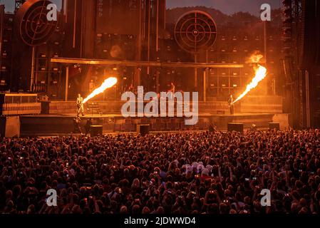 Aarhus, Dänemark. 22.. Juni 2022. Die deutsche Industrial Metal Band Rammstein spielt ein Live-Konzert im Ceres Park in Aarhus. (Foto: Gonzales Photo/Alamy Live News Stockfoto