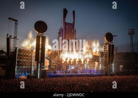 Aarhus, Dänemark. 22.. Juni 2022. Die deutsche Industrial Metal Band Rammstein spielt ein Live-Konzert im Ceres Park in Aarhus. (Foto: Gonzales Photo/Alamy Live News Stockfoto