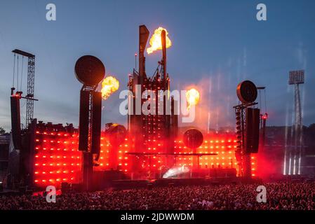 Aarhus, Dänemark. 22.. Juni 2022. Die deutsche Industrial Metal Band Rammstein spielt ein Live-Konzert im Ceres Park in Aarhus. (Foto: Gonzales Photo/Alamy Live News Stockfoto