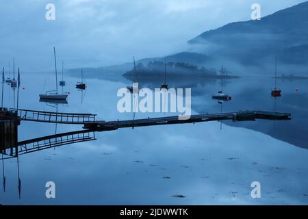 Segelboote auf Loch Leven bei Glencoe Stockfoto