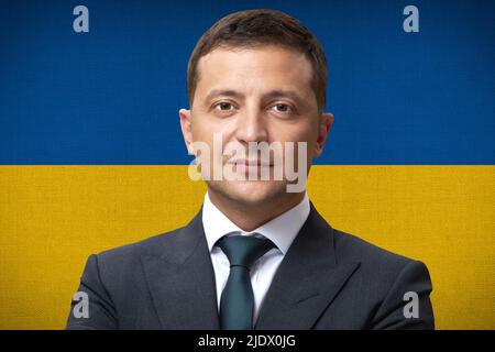 Wolodymyr Zelenski und ukrainische Flagge Stockfoto