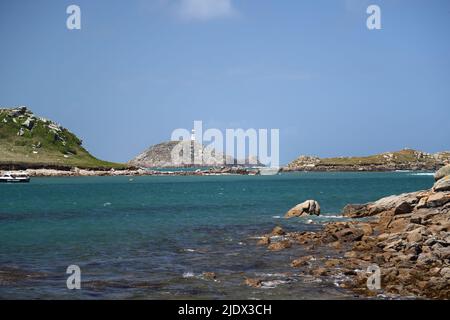 Blick von St. Martin's mit dem Round Island Leuchtturm, Isles of Scilly, Cornwall, Großbritannien Stockfoto