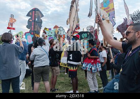 Documenta 15 - die Entfernung des Kunstwerks durch Taring padi aus dem Künstlerkollektiv ruan grupa auf der documenta 15 Kunstausstellung. Stockfoto