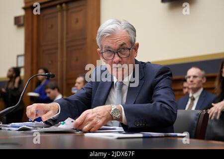 23. Juni 2022, Washington, District of Columbia, USA: JEROME H. POWELL, Vorsitzender DER US-Notenbank, bezeugt vor dem Finanzdienstleistungsausschuss des Repräsentantenhauses während einer Anhörung die Geldpolitik und den Zustand der Wirtschaft. (Bild: © Lenin Nolly/ZUMA Press Wire) Stockfoto