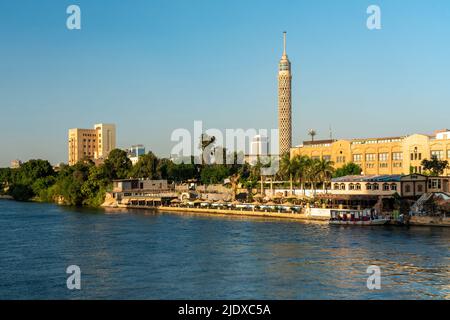 Ägypten, Kairo, Nil mit dem Opernhaus von Kairo und dem Cairo Tower im Hintergrund Stockfoto