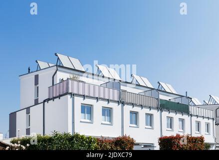 Deutschland, Nordrhein-Westfalen, Köln, Neue energieeffiziente Vorstadthäuser Stockfoto