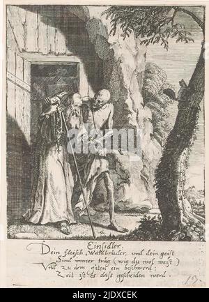 Einsiedler und Tod, Einsidler (Titel auf Objekt), der Totentanz (Serientitel), ein antiker Einsiedler mit Kruzifix und Stab wird vom Tod als Skelett unterstützt. Rechts ein Baum mit Eichhörnchen., Druckerei: Conrad Meyer, (auf Objekt erwähnt), nach Entwurf: Rudolph Meyer, Verlag: Johann Jakob Bodmer, 1650, Papier, Radierung, Höhe 129 mm × Breite 90 mm Stockfoto