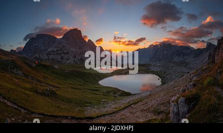 Italien, Südtirol, Blick auf den Laghi dei Piani und den Innichriedlknoten bei Sonnenaufgang Stockfoto