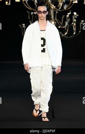 Paris, Frankreich. 23.. Juni 2022. RHUDE SS23 Runway während der Paris Fashion Week am 2022. Juni - Paris, Frankreich. 22/06/2022 Credit: dpa/Alamy Live News Stockfoto