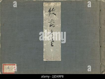 Japanisches Familienwappen, Mon chikusa (Titel auf Objekt), Buch mit 4260 Designs, basierend auf japanischem Familienwappen; blau-grüner Einband; oben in der Mitte, weißer Titelleiste; Deckblatt; Schwungblatt; 110 Blatt, nummeriert: Ein Blatt, Einführung; zwei Blätter, Inhaltsverzeichnis; 1- 213, verschiedene Designs, 20 pro Seite., Druckerei: Anonym, (Auf Objekt erwähnt), Herausgeber: Matsuya Gofukuten, (auf Objekt erwähnt), Tokyo, 1913, Papier, Höhe 185 mm × Breite 260 mm Stockfoto