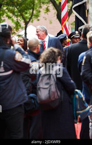 Manhattan, USA - 11. 2021. November: Bürgermeister Bill de Blasio bei der Veterans Day Parade in NYC. Stockfoto