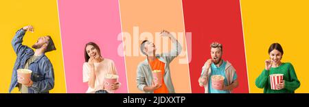 Gruppe junger Menschen mit knackigem Popcorn auf buntem Hintergrund mit Platz für Text Stockfoto