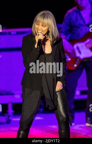 22. Juni 2022, Nashville, Indiana, USA: Pat Benatar & Neil Giraldo treten am 22. Juni 2022 im Brown County Music Center in Nashville, Indiana, auf. (Bild: © Lora Olive/ZUMA Press Wire) Stockfoto