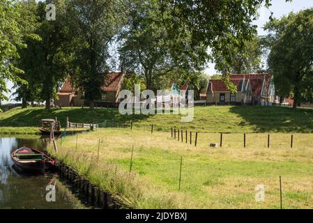 Enkhuizen, Niederlande. Juni 2022. Altmodisches Fischerboot im Zuiderzee Museum in Enkhuizen. Hochwertige Fotos Stockfoto