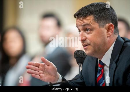 Steven Engel, ehemaliger stellvertretender Generalanwalt des Office of Legal Counsel, beantwortet Fragen am fünften Tag des Auswahlausschusses des US-Repräsentantenhauses zur Untersuchung des Angriffs vom 6.. Januar auf die Anhörung des US-Kapitols auf dem Capitol Hill in Washington, DC, USA am 23. Juni 2022. Foto von Rod Lampey/CNP/ABACAPRESS.COM Stockfoto