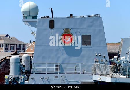 22/06/2022 Portsmouth UK HMS Duncan kehrt von der Patrouille zu HMNB Portsmouth zurück. Der 152m Type 42 oder Daring-Class Luftverteidigungszerstörer wurde 201 ins Leben gerufen Stockfoto