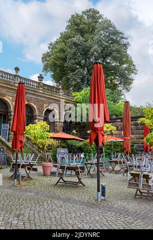 Leeres Café im Freien im Zentrum von Dresden Stockfoto