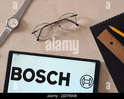 In dieser Abbildung sehen Sie das Bosch (Robert Bosch GmbH) Logo auf einem Tablet Stockfoto